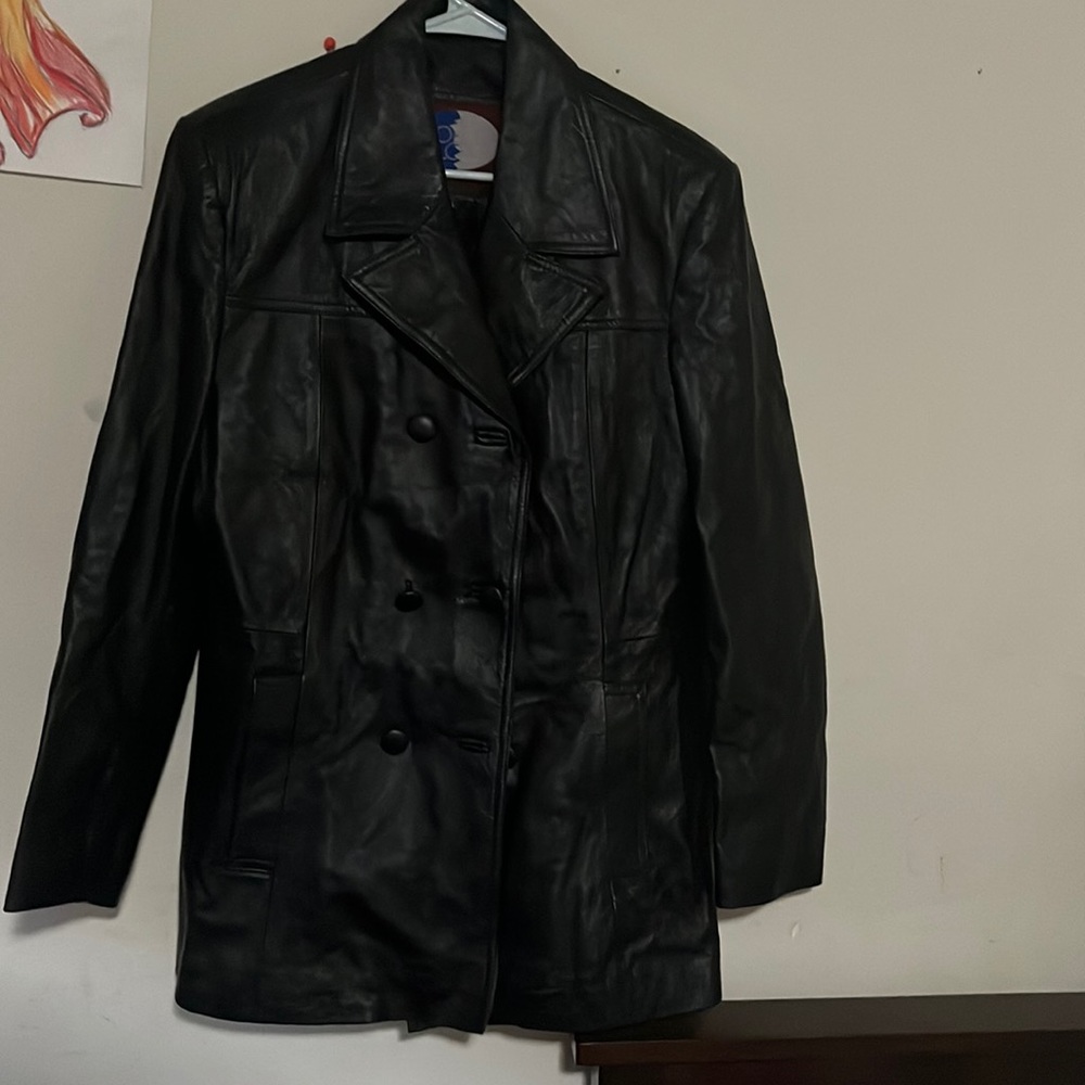 Brand: LOBI LOBI Shell: Genuine Leather Lining: 100% polyester Do not dry clean!